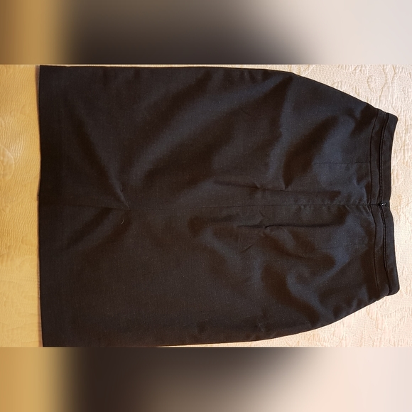 Luxurious Portmans Status ladies suit 6-8 - Picture 11 of 11